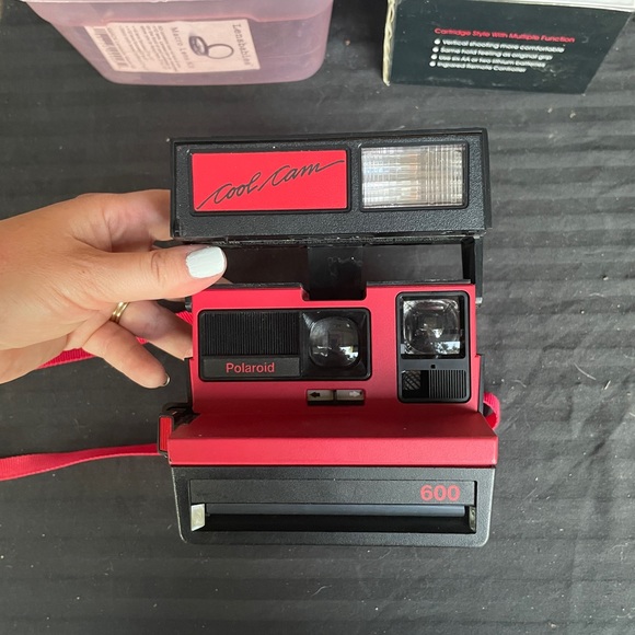 Retro Polaroid cool cam 600 red camera - Picture 2 of 5